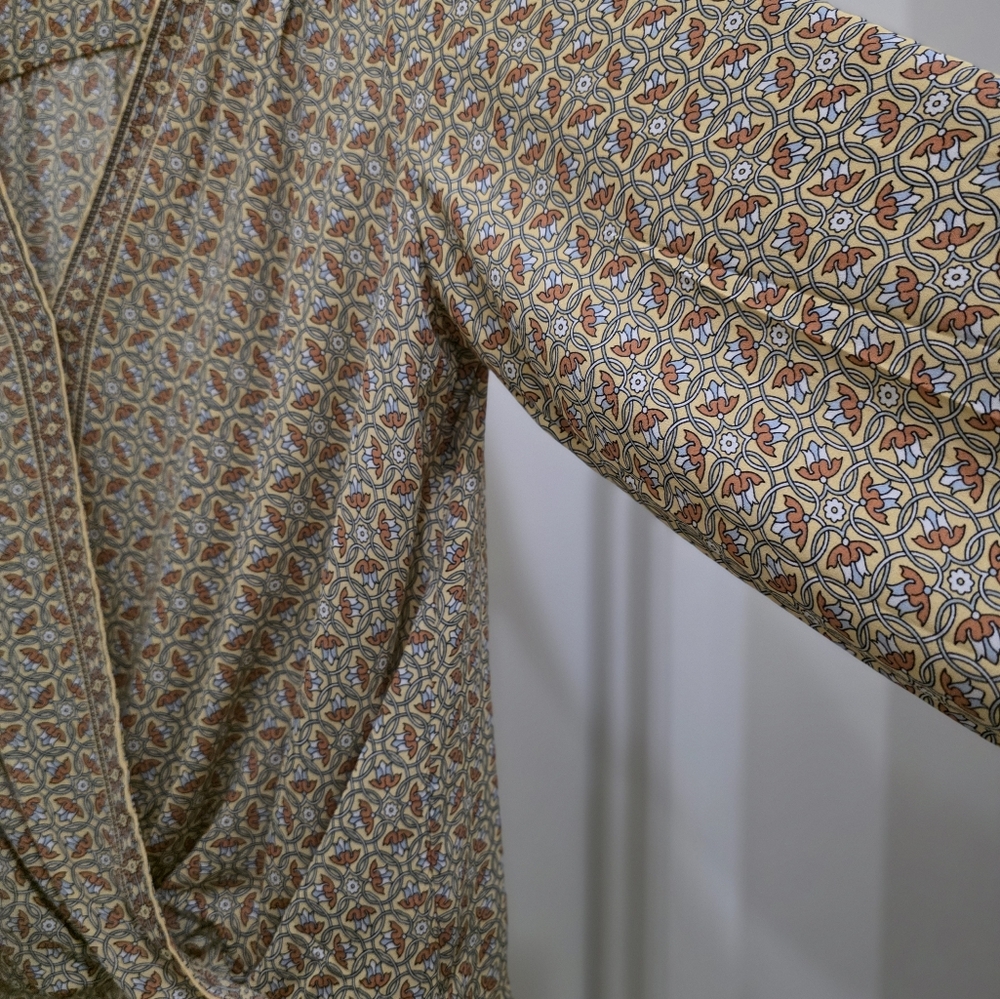 Patterned V-Neck Wrap Blouse - Picture 2 of 3